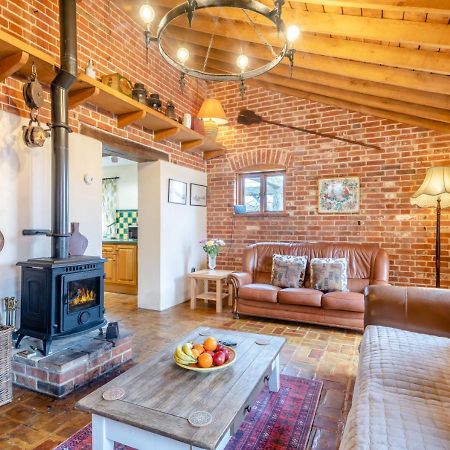 Elms Barn Villa Wangford Eksteriør billede