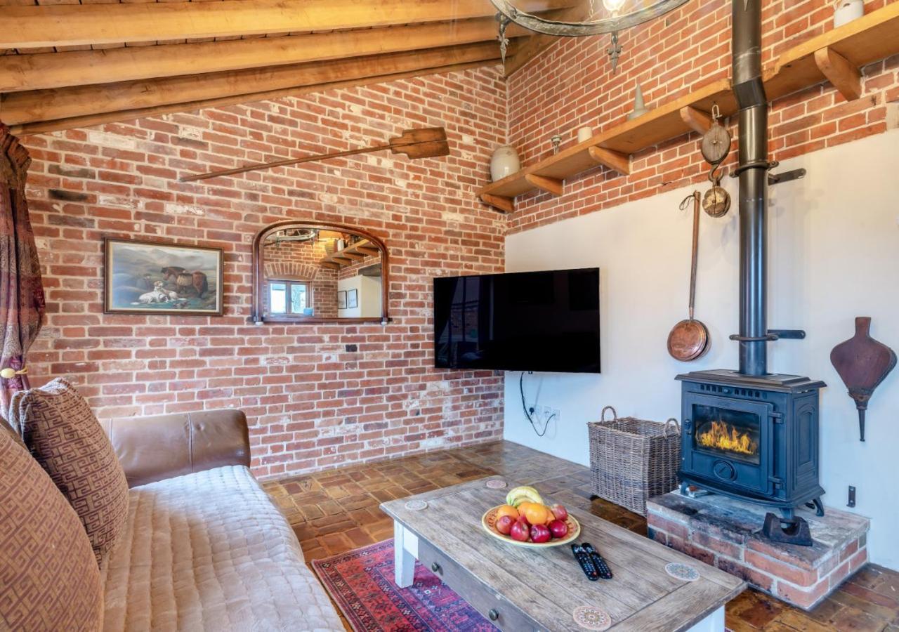 Elms Barn Villa Wangford Eksteriør billede