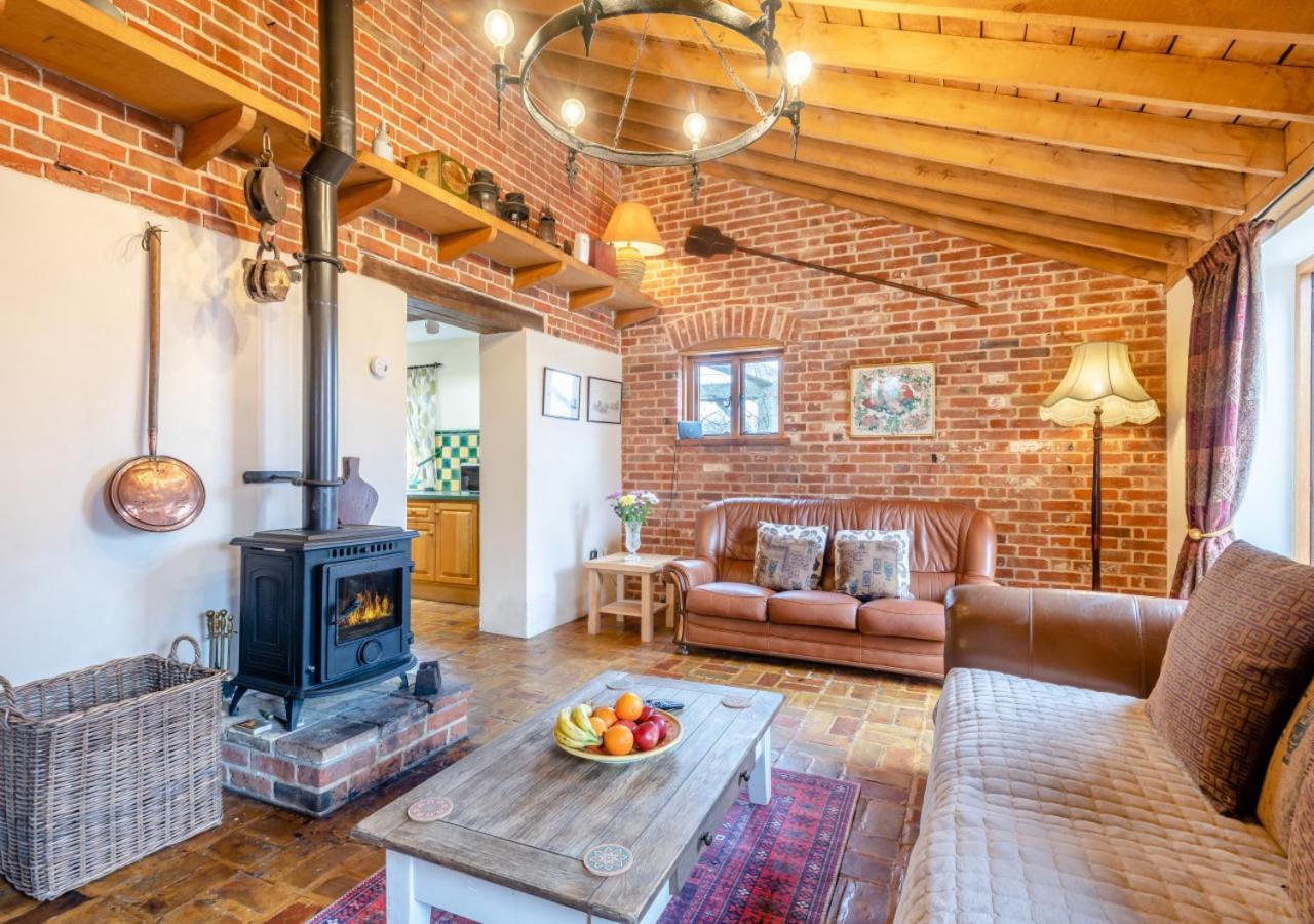 Elms Barn Villa Wangford Eksteriør billede